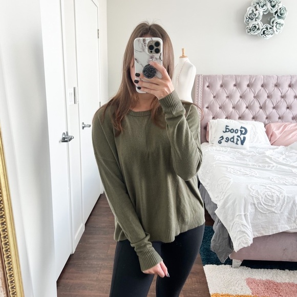 Express Green Scoop Neck Cozy Pullover Long Sleeve Sweater Capsule - Picture 2 of 4